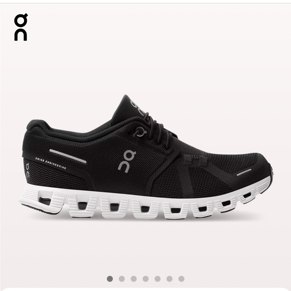 On Women’s Cloud 5 Lifestyle Sneakers US 9 / EUR 40.5